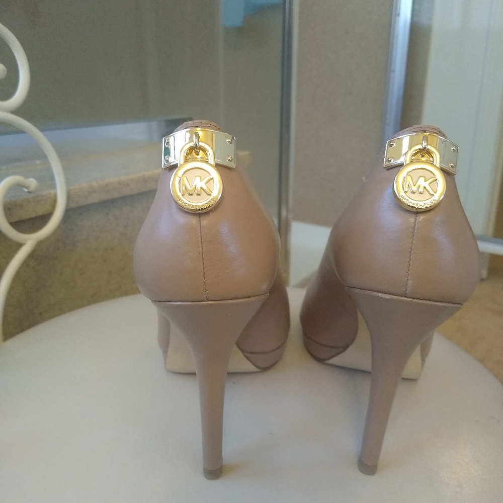 Shoes - Picture 3 of 5